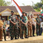 Tim Wasev Disambut Dengan Tarian Dayak di Lokasi TMMD Ke 127 Kodim 1015/Sampit
