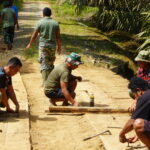 Satgas TMMD Reguler ke-127 Kodim 1015/Sampit Mulai Bongkar Jembatan