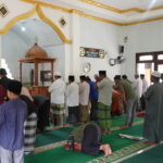 Ditengah Tugas Satgas TMMD Reguler ke-127 Kodim 1015/Sampit Prioritaskan Sholat Jum’at