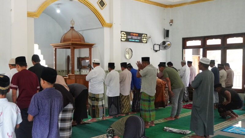 Ditengah Tugas Satgas TMMD Reguler ke-127 Kodim 1015/Sampit Prioritaskan Sholat Jum’at