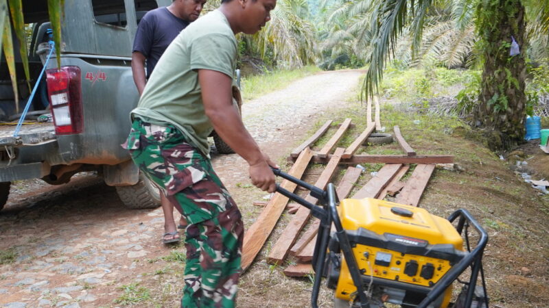 Tunjang Kebutuhan Listrik, Satgas TMMD Reguler ke-127 Kodim 1015/Sampit Gunakan Genset