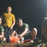 Kopi dan Gorengan Wujud Kebersamaan TNI dan Warga Saat Lembur Dilokasi TMMD Reguler ke-127 Kodim 1015/Sampit