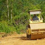 Satgas TMMD 127 Gunakan Alat Berat Boomag untuk Percepat Pengerasan Jalan