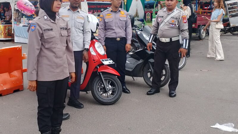 Polres Kotim Pastikan Keamaman Saat Berbelanja di Pasar Ramadhan Taman Kota Sampit.