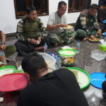 Terjalin Keakraban Dengan Warga, Satgas TMMD Reguler ke-127 Saat Buka Puasa Bersama