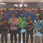 Jalin Kedekatan, Polresta Tangerang Bagikan Sembako untuk Ojol dan Opang