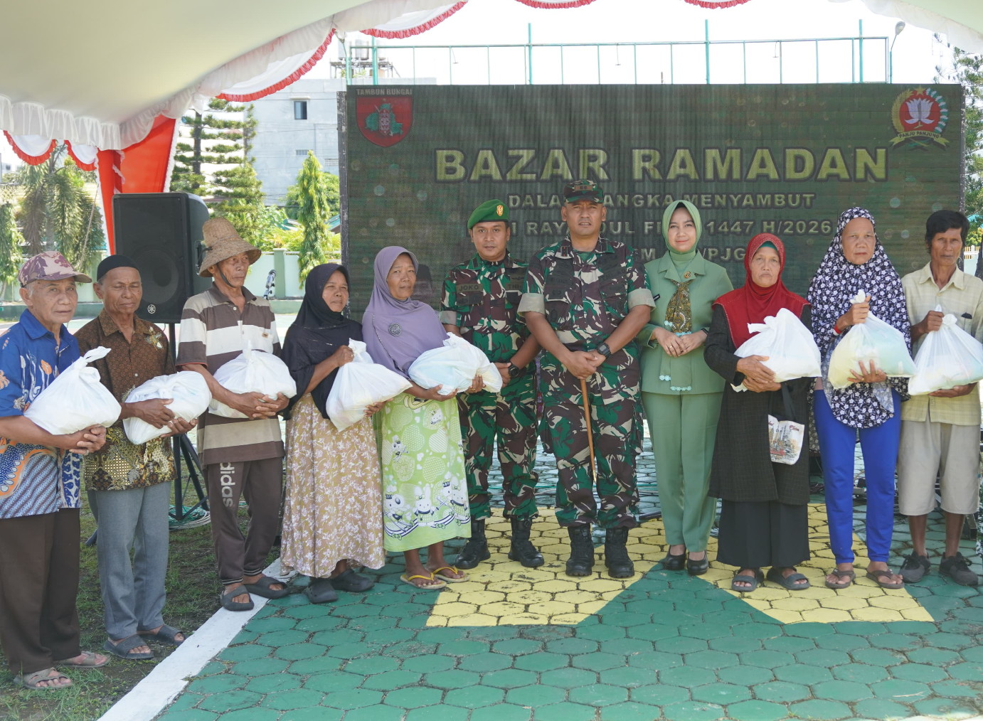 Korem 102/Pjg Bersama Kodim 1015/Sampit Gelar Bazar Ramadhan.
