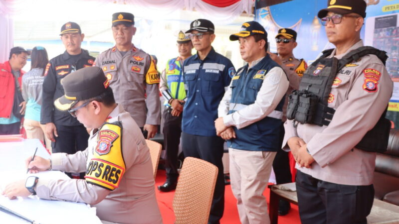 Kapolres Kotim Melaksanakan Peninjauan Pos Yan Pelabuhan Sampit.