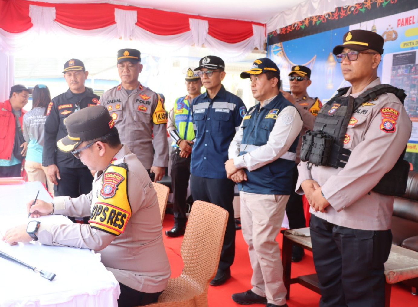 Kapolres Kotim Melaksanakan Peninjauan Pos Yan Pelabuhan Sampit.