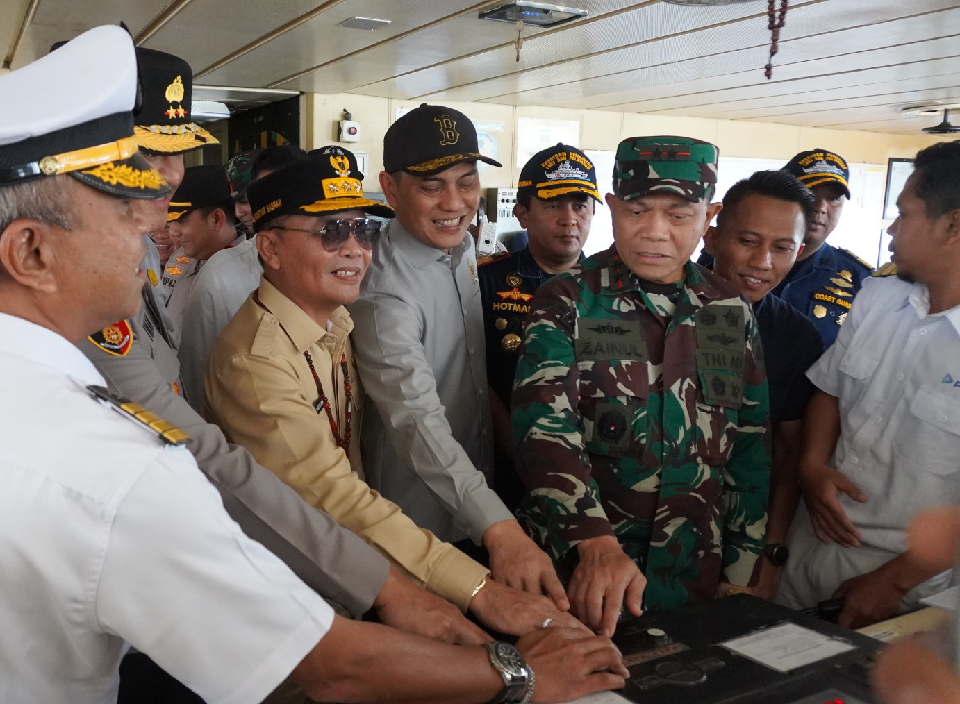 Dandim 1015/Sampit Dampingi Forkopimda Provinsi Kalimantan Tengah Pantau Arus Mudik.