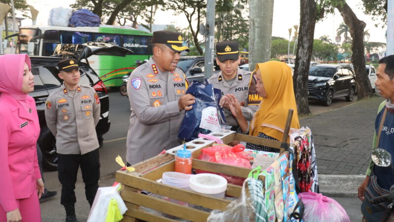 Kapolresta Tangerang & Bhayangkari Sambangi Pospam Mudik, Bagikan Parsel Hingga Takjil