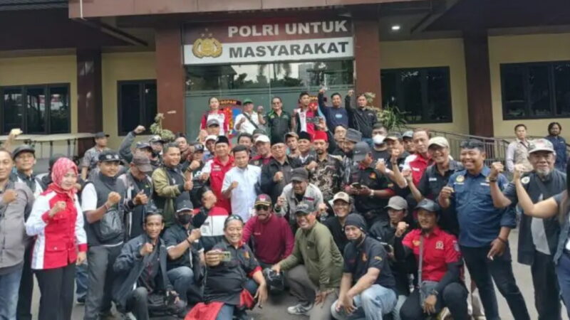 Aliansi Jurnalis Jawa Timur dan Aliansi Jawa Timur Peduli Jurnalis Geruduk Mapolda Jatim, Menyuarakan Sikap: Dugaan Rekayasa Dalam OTT M.Amir Seorang Jurnalis oleh Polres Mojokerto