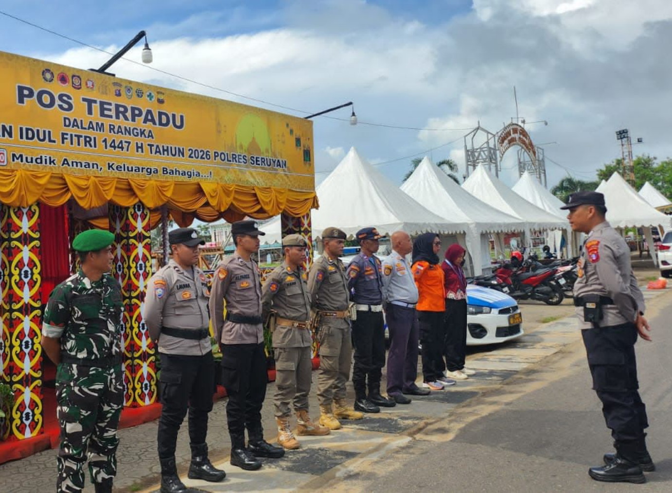Personel Kodim 1015/Sampit Bersinergi dengan Polri Amankan Lalu Lintas di Pos-pos Strategis