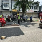 Perbaikan Jalan Siang-Malam, 16 dari 25 Titik Sudah Dikerjakan, Pemkab Sidoarjo Kebut Pekerjaan Menjelang Lebaran.