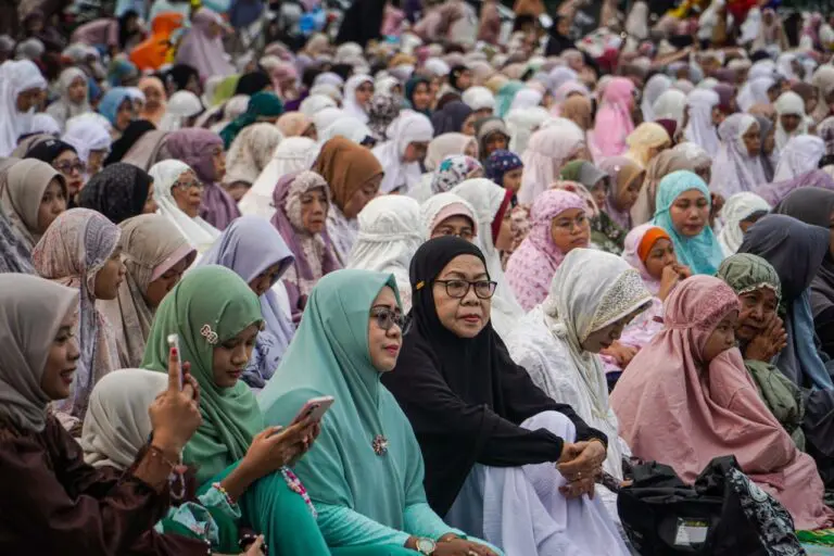 Salat Idulfitri 1447 Hijriah, Ribuan Warga Muhammadiyah Padati Jalan Pahlawan Surabaya