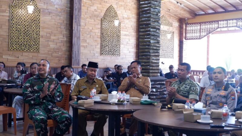 Menjalin Hubungan Sillahturrohmi, Forkopimda dan Forum Pewarta Pacitan Adakan Halal Bihalal 1447 H.