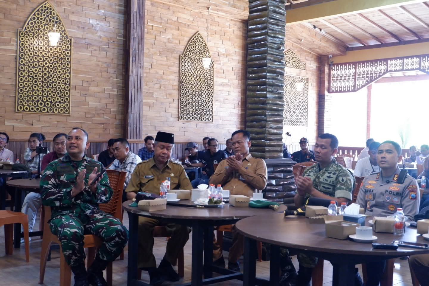 Menjalin Hubungan Sillahturrohmi, Forkopimda dan Forum Pewarta Pacitan Adakan Halal Bihalal 1447 H.