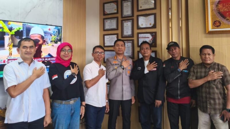 FWJ Indonesia Korwil Kota Tangerang Sambangi Kombes Pol Jauhari Diruang Kerjanya