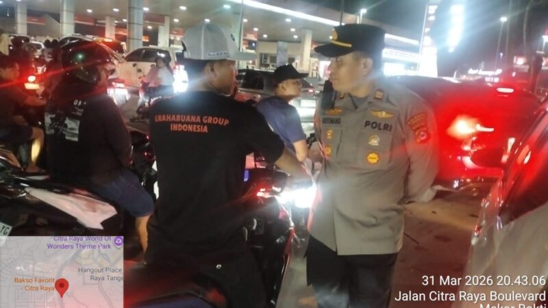 Kapolsek Panongan Pimpin Langsung Penguraian Antrean BBM di Citra Raya