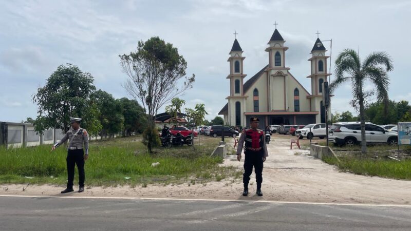 Jamin Keamanan Ibadah Jumat Agung Polres Kotim Gelar Pengamanan Secara Humanis.