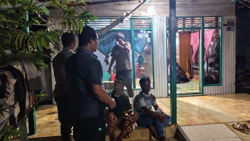 Seorang Ibu Rumah Tangga Ditemukan Bunuh Diri Dikamar Mandi.