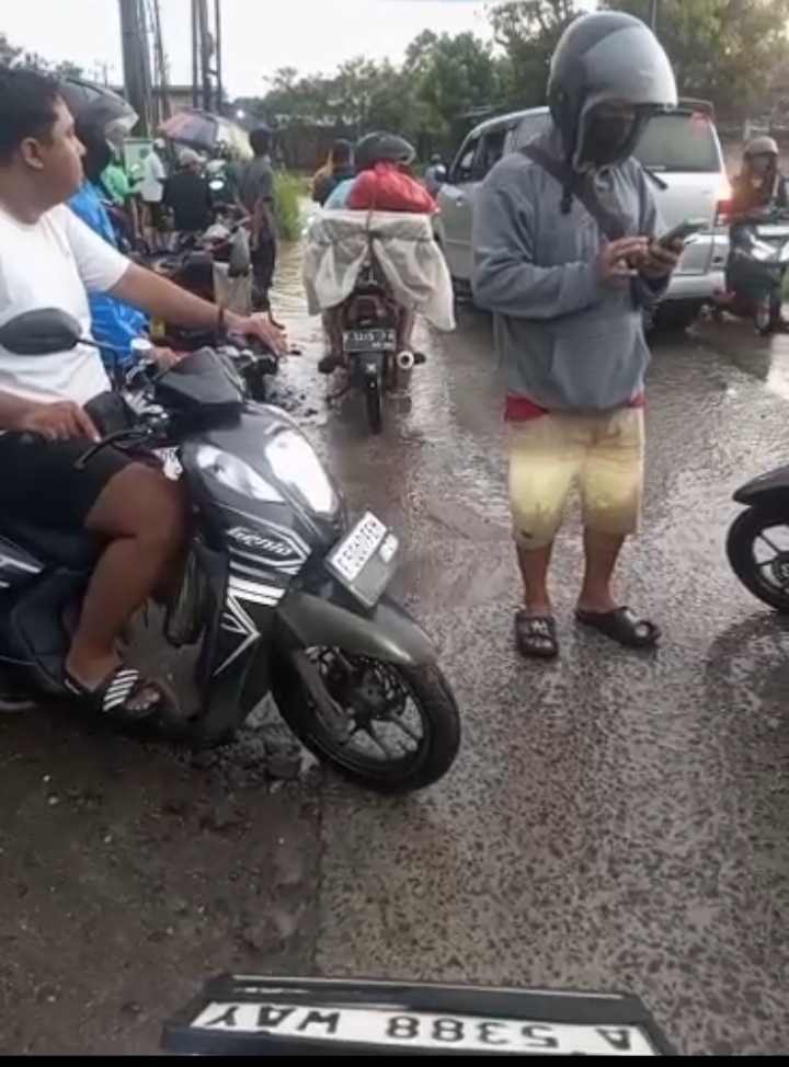 Jalur Salimah Cilangkap Parung Panjang Lumpuh Total Akibat Banjir