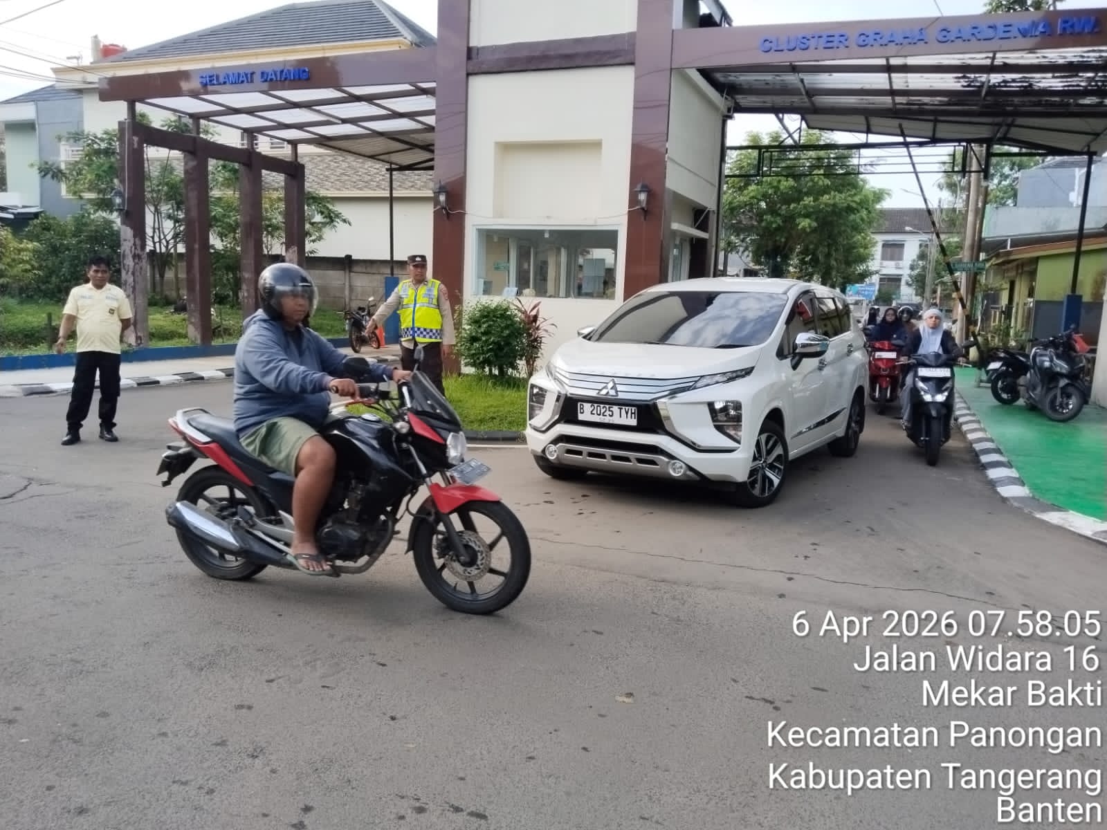 Polsek Panongan Gelar Strong Point Pagi di Citra Raya, Antisipasi Kepadatan dan Laka Lantas