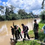 Guna Mempercepat Pembagunan Jembatan Garuda, Personil Kodim 1015/Sampit Bersama Konsultan Laksanakan Pengukuran.