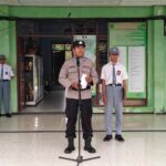 Sat Binmas Polres Kotim Jadi Pembina Upacara Bendera di SMAN 1 Kotabesi.