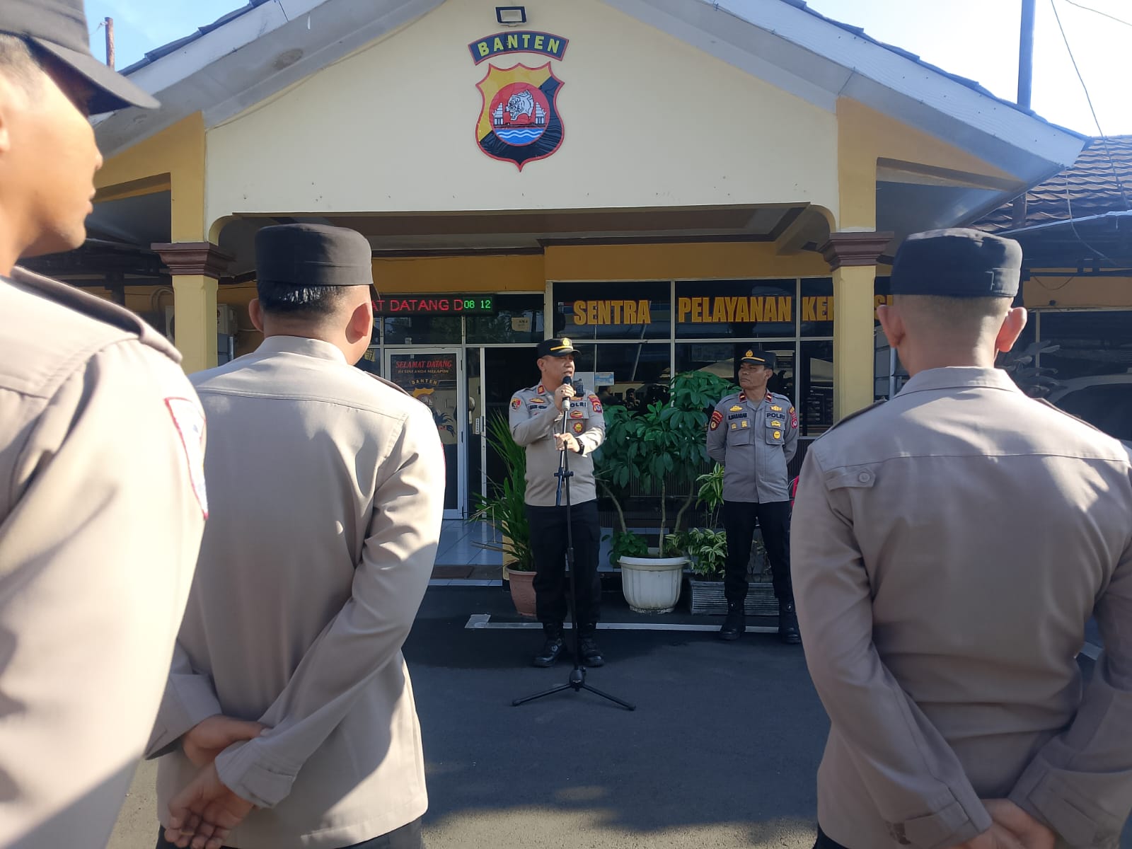 Kapolsek Tigaraksa Pimpin Apel Pagi, Tekankan Disiplin dan Pelayanan Prima