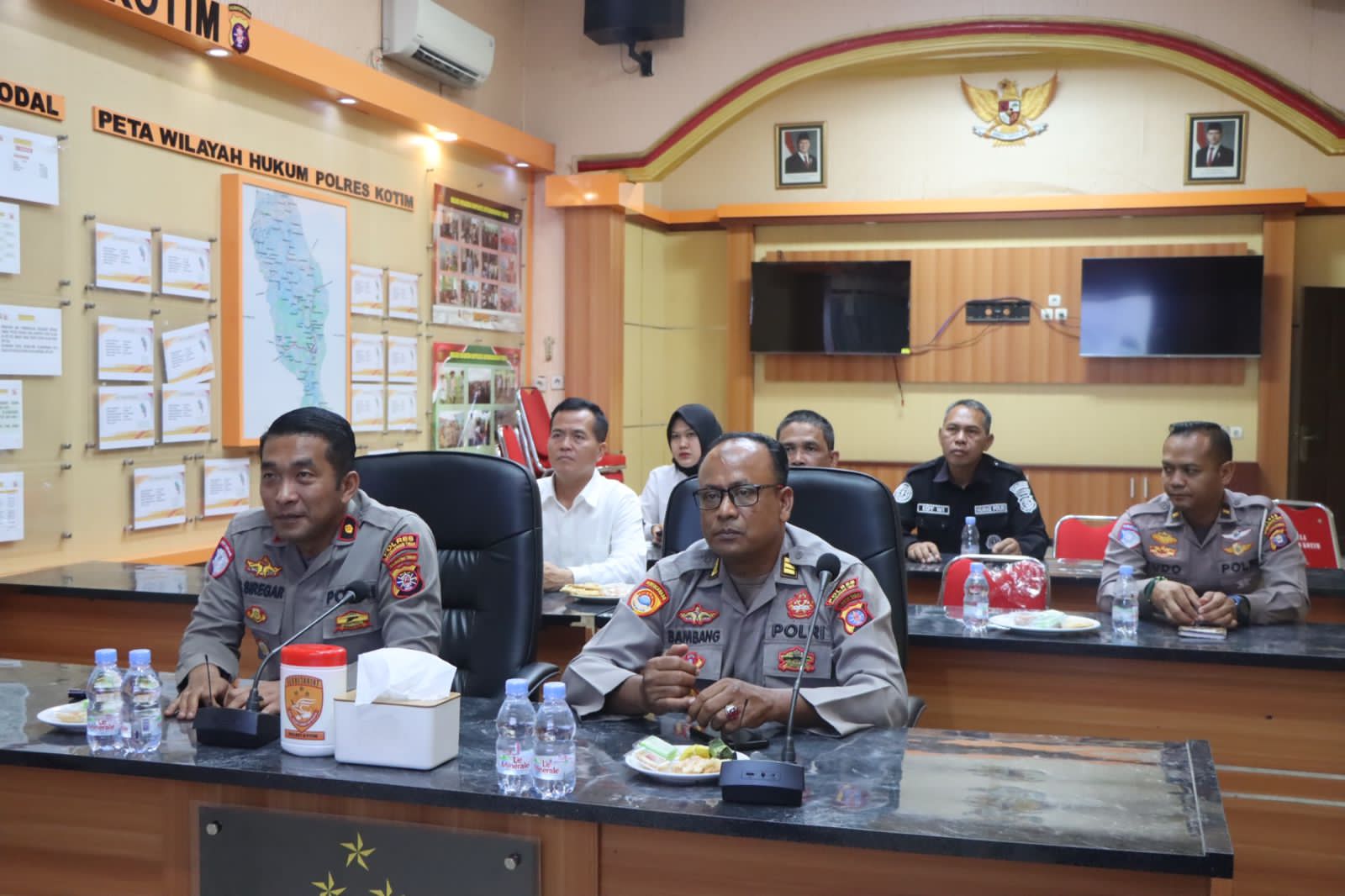 Tingkatkan Responsitas, Wakapolres Kotim Ikuti Vicon Mabes Polri Bahas Layanan 110
