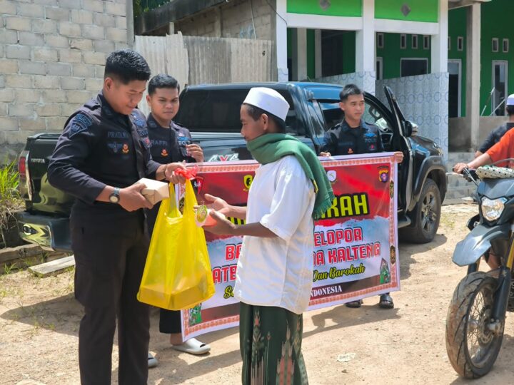 Wujudkan Kepedulian Sosial, Batalyon B Pelopor Brimob Kalteng Gelar Aksi Jumat Berkah di Tiga Kabupaten