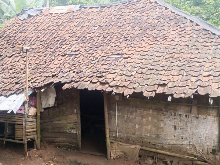 Miris …!!! Tak Kunjung Dapat Bantuan Rumah Tidak Layak Huni di Sukaluyu Kabupaten Bogor Terancam Ambruk