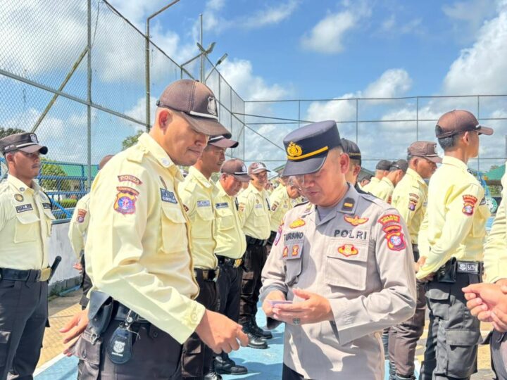 Satbinmas Polres Kotim Gemleng 47 Satpam PT Wilmar Group, Asah Kemampuan Lewat Drill Tongkat dan Borgol Polri