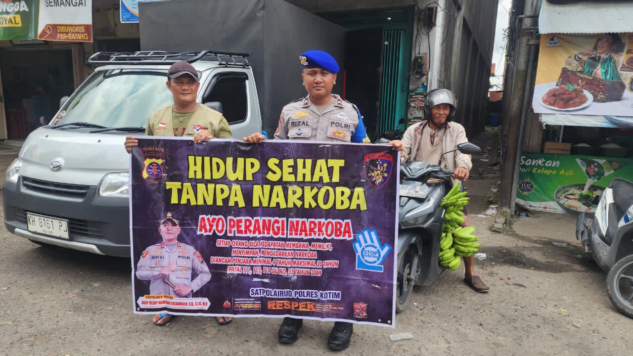 Satpolairud Polres Kotim Sosialisasikan Bahaya Narkoba hingga Larangan Karhutla ke Warga Bantaran Sungai