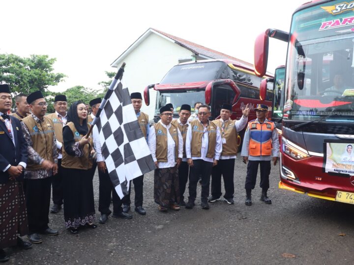 Bupati Brebes Hj.Paramitha Widya Kusuma SE.MM Secara Resmi Melepas 354 Jemaah Calon Haji Kabupaten Brebes