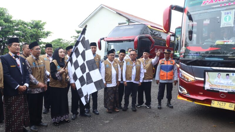 Bupati Brebes Hj.Paramitha Widya Kusuma SE.MM Secara Resmi Melepas 354 Jemaah Calon Haji Kabupaten Brebes