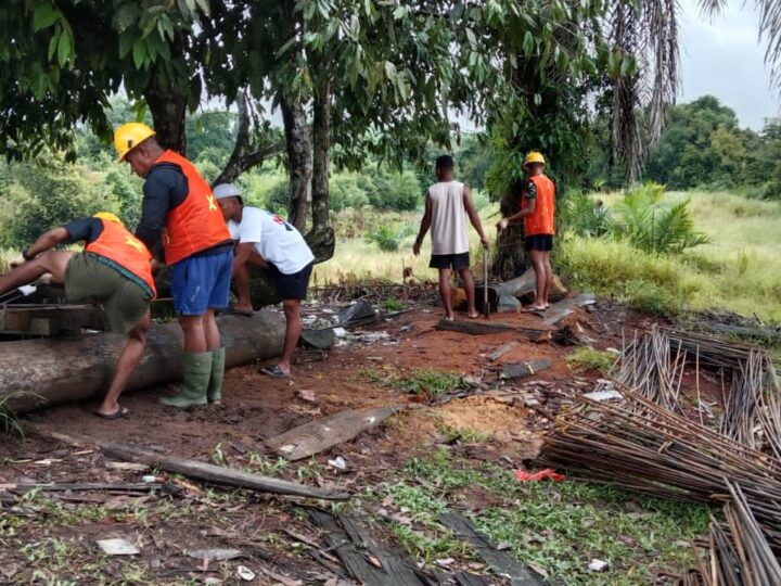 Pemotongan dan Perakitan Besi Jembatan Garuda Terus Dikejar.