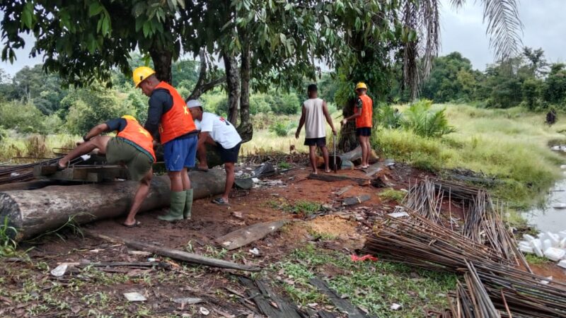 Pemotongan dan Perakitan Besi Jembatan Garuda Terus Dikejar.