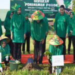 Sambut HUT Persit Ke 80,Persit KCK Korcab Rem 102/Pjg Bersama Persit KCK Cab XLI Gelar Penanaman Pohon