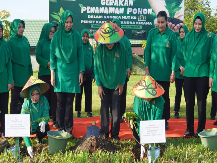Sambut HUT Persit Ke 80,Persit KCK Korcab Rem 102/Pjg Bersama Persit KCK Cab XLI Gelar Penanaman Pohon