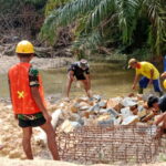 Personel Gabungan Percepat Distribusi Material ke Titik Pancang Jembatan Garuda