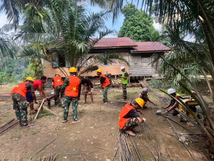 Semangat 55 Selalu Ditunjukkan Personel Gabungan dalam Pembangunan Jembatan Garuda
