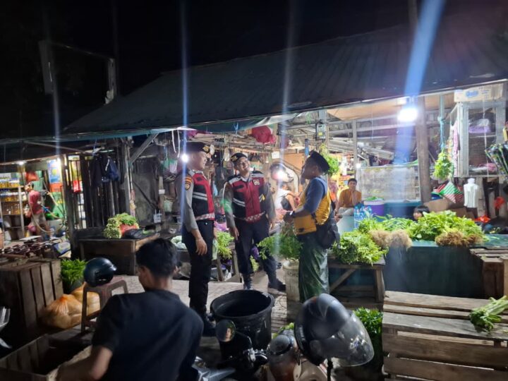 Jaga Sampit Kondusif, Sat Samapta Polres Kotim Patroli Pasar Hingga Tempat Wisata