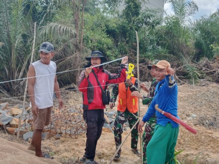 Pengukuran Titik Pancang Jembatan Garuda Dusun Tandang di Seberang Mulai Dikerjakan.