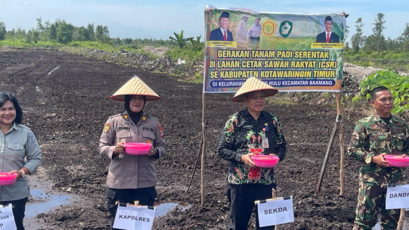 Dukung Ketahanan Pangan, Polres Kotim Ikuti Gerakan Tanam Padi Serentak di Lahan Cetak Sawah Rakyat