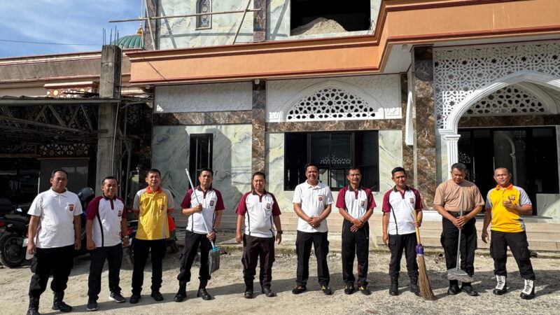 Polsek Tigaraksa Polresta Tangerang Gelar Korvei Gerakan Asri di Masjid Ismatul Hasanah