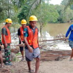 Besi Cor di Drop Ke Seberang Guna Percepatan Pembangunan Jembatan Perintis Garuda.
