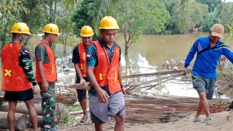 Besi Cor di Drop Ke Seberang Guna Percepatan Pembangunan Jembatan Perintis Garuda.