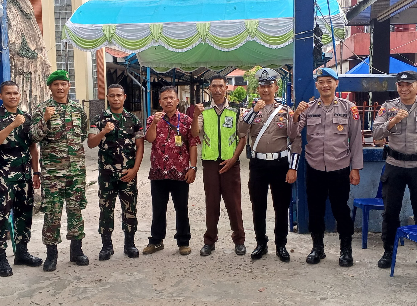 TNI Polri Memastikan Rasa Aman Dan Nyaman Kepada Umat Kristiani Saat Melaksakan Ibadah di Gereja-gereja